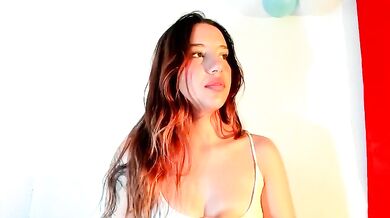 Steph_x's steamy solo dance will make you drool with lust