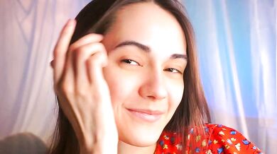 Watch as Cam Slut Mesmerizes and Enthusiasts with Enormous Orbs