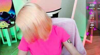 Red_bestie_ is a sexy pornstar who can't get enough of your cock