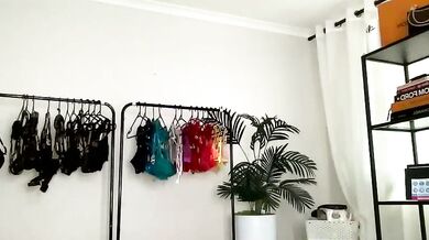 Watch keeliebaby's amazing curves and insane moans in this steamy video!