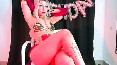 Lapetitemort's stunning curves and naked allure will make you drool!