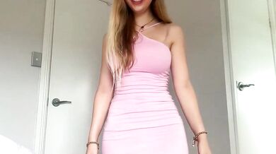 Watch kittengirlxo's stunning body in a hot mannequin video