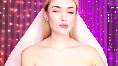 Watch the Goddess of Beauty and Pleasure, Sandy Sweetie, get her record player on!