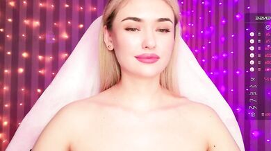 Watch the Goddess of Beauty and Pleasure, Sandy Sweetie, get her record player on!