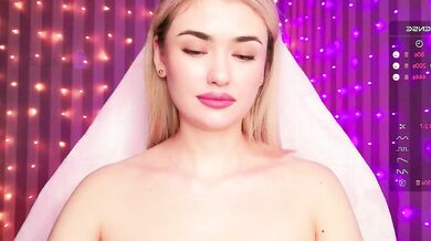 Watch the Goddess of Beauty and Pleasure, Sandy Sweetie, get her record player on!