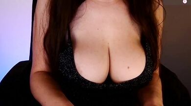 Pretty_kitsune's stunning nude body and breath-taking view of her naked body will blow your mind!