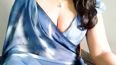 Gleaming-butterfly twerks and squirts in a steamy Indian striptease