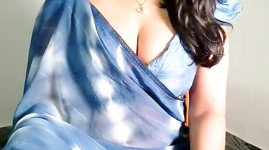 Gleaming-butterfly twerks and squirts in a steamy Indian striptease