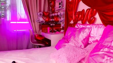 Watch Beautiful Curves & Alluring Model Jollly Belle's Natural Body Get Nude Leaks