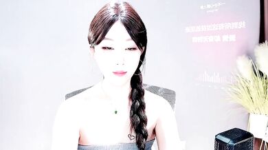 Petite Asian cam girl Ling00kk goes wild with her deluxe POV cam show