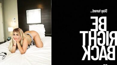 Sabrina_geek, the gorgeous cam girl, seduces you with her seductive ass and juicy tits