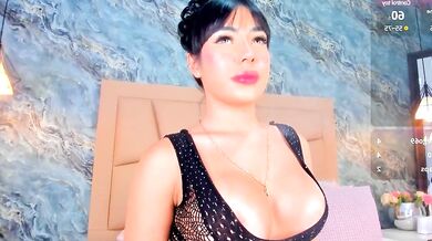 Watch dirty talk & squirt from petite latina with big tits & big ass in Hollywood 1