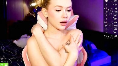 Aleksalore's seductive curves and intense craving for your hard cock in this Webcast reenactment