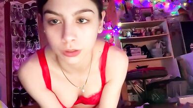 Watch Julesluv's stunning body in this captivating video - Mesmerizing Decolletage & Stunning Encouragement!