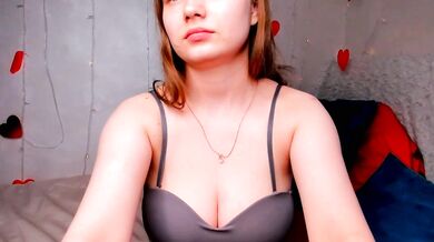 Udelefigge flaunts her stunning buttocks & Mesmerizing bosom in this erotic video