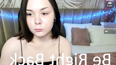 Watch Alli_zi's seductive assets in Virtual Reality show - Stunning assets Voluptuous ass