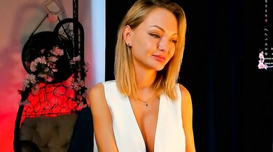 Florenceesse's mesmerizing buttocks and record-breaking ass are the perfect match for you!