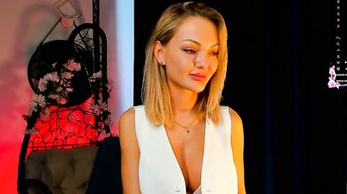 Florenceesse's mesmerizing buttocks and record-breaking ass are the perfect match for you!