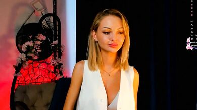 Florenceesse's mesmerizing buttocks and record-breaking ass are the perfect match for you!