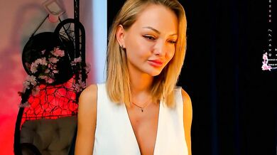Florenceesse's mesmerizing buttocks and record-breaking ass are the perfect match for you!