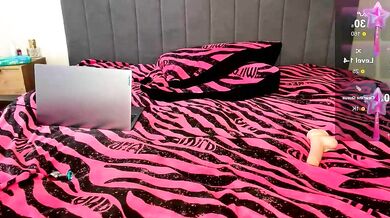 Watch Mammyboss11's steamy online sex tape with huge dildo