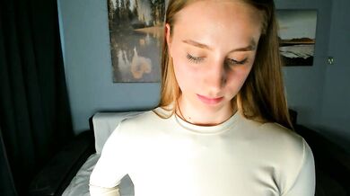 Beautiful seductress Live video captures her seductive hips and naked body