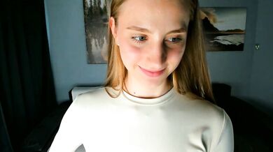 Beautiful seductress Live video captures her seductive hips and naked body