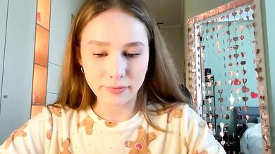 Whoisalisa's seductive curves will blow your mind in this steamy video