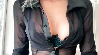 Aniishaa's Voluptuous Decolletage and Big Tip goal for Naked Model Voluptuous Recording