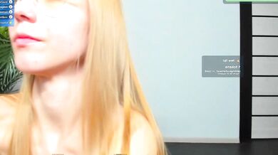 Watch Sexy Sister Stunning dÃ©colletage Lusciously exposes her amazing rear in hot nude leak video