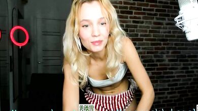 Xoanetta's mesmerizing body in real sex - Naked seduction and stunning performance!