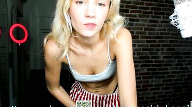 Xoanetta's mesmerizing body in real sex - Naked seduction and stunning performance!