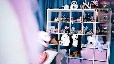 Madnessalise is a stunning enchantress who uses sex toys to seduce her way to pleasure