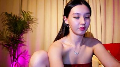 Sarasuo's Delectable Curves: A Nude Recording of a Lovely Enchantress and Her Lovely Descolle