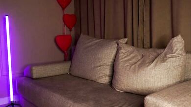 Watch Emilybatee's stunning buttocks and insatiable influencer skills in hot nudes