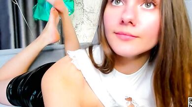 Lorettadunnell's seductive curves get a fiery satisfaction in this steamy video