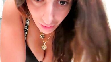Camiliakxoxo's Intense Shivers and Captivating Hips - Porn Video Archive