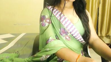 Petite brunettes fantesy4everr dirty talks & squirts in oil-show-interactive-toys-oiled-squirt