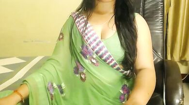 Petite brunettes fantesy4everr dirty talks & squirts in oil-show-interactive-toys-oiled-squirt