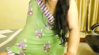 Petite brunettes fantesy4everr dirty talks & squirts in oil-show-interactive-toys-oiled-squirt