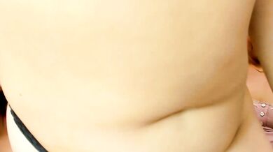 Lesbiandreams flaunts oil-dripping ass and fisting skills in wild outdoor cam show