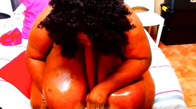 Voluptuous BBW gets her pussy filled with toys & deepthroats like a pro in hot cam video