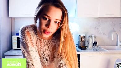 Sunsally's seductive curves captivating and eroticrouse with Cam Slut