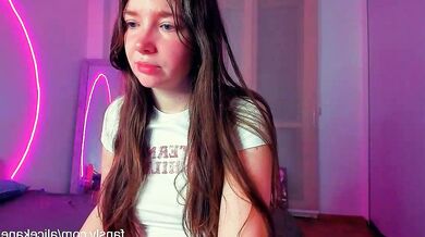 Alicekaneky_xx's hot new video: Porn Enthusiastic influencer with Dazzling Charms