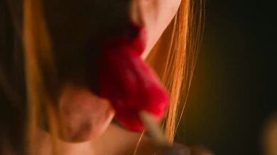 Watch rocknrose, the sexy cam girl, get her curves and booty rock hard