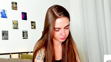 Tiffany Loong's amazing curves and fiery lips will make you beg for more