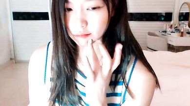 Watch Dou-Yayaya, a petite young Asian brunette, show off her gorgeous body in a private cam session