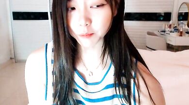 Watch Dou-Yayaya, a petite young Asian brunette, show off her gorgeous body in a private cam session