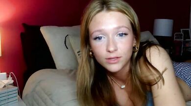 Korinaluv's stunning assets get fiery and seductive in hot cam show