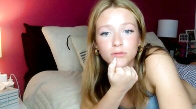 Korinaluv's stunning assets get fiery and seductive in hot cam show